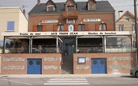 Aux Trois Jean